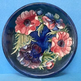 A Moorcroft Shallow Bowl c1949-86 (Dia 8.46") in the Anemone Design