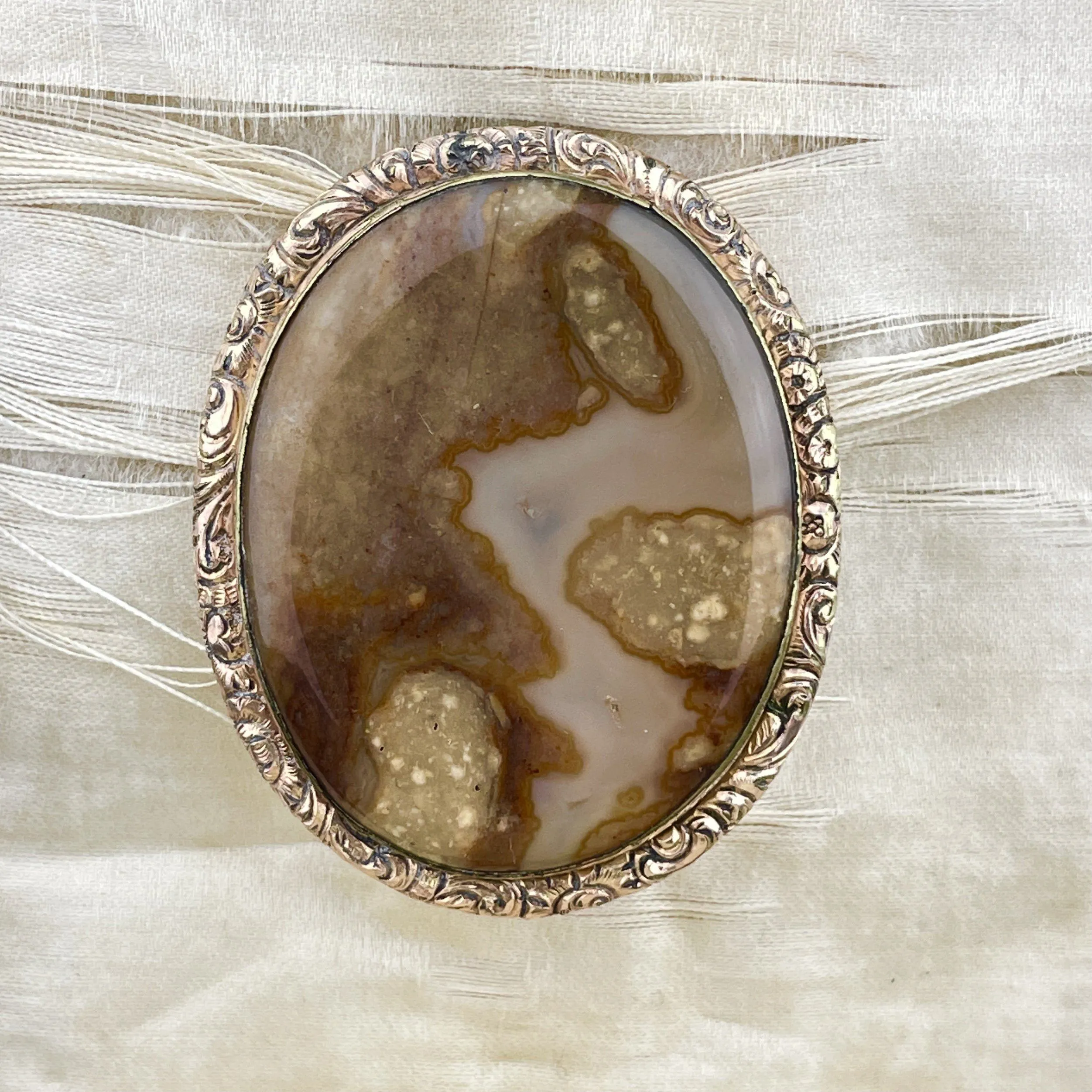 Antique Victorian Gold Engraved Lace Picture Agate Brooch