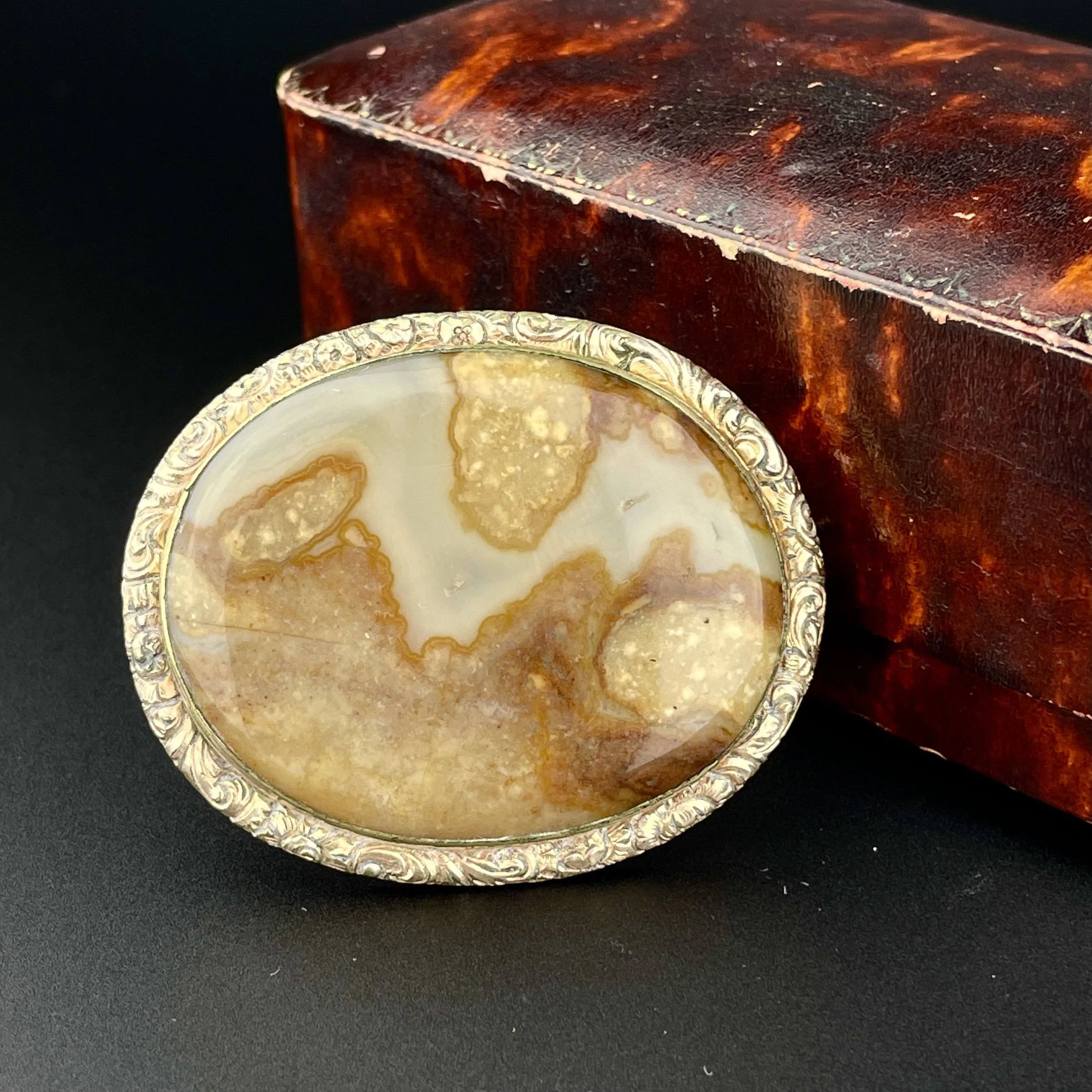 Antique Victorian Gold Engraved Lace Picture Agate Brooch