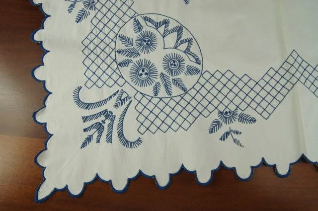 Blue and White Feathers Flowers Tablecloth