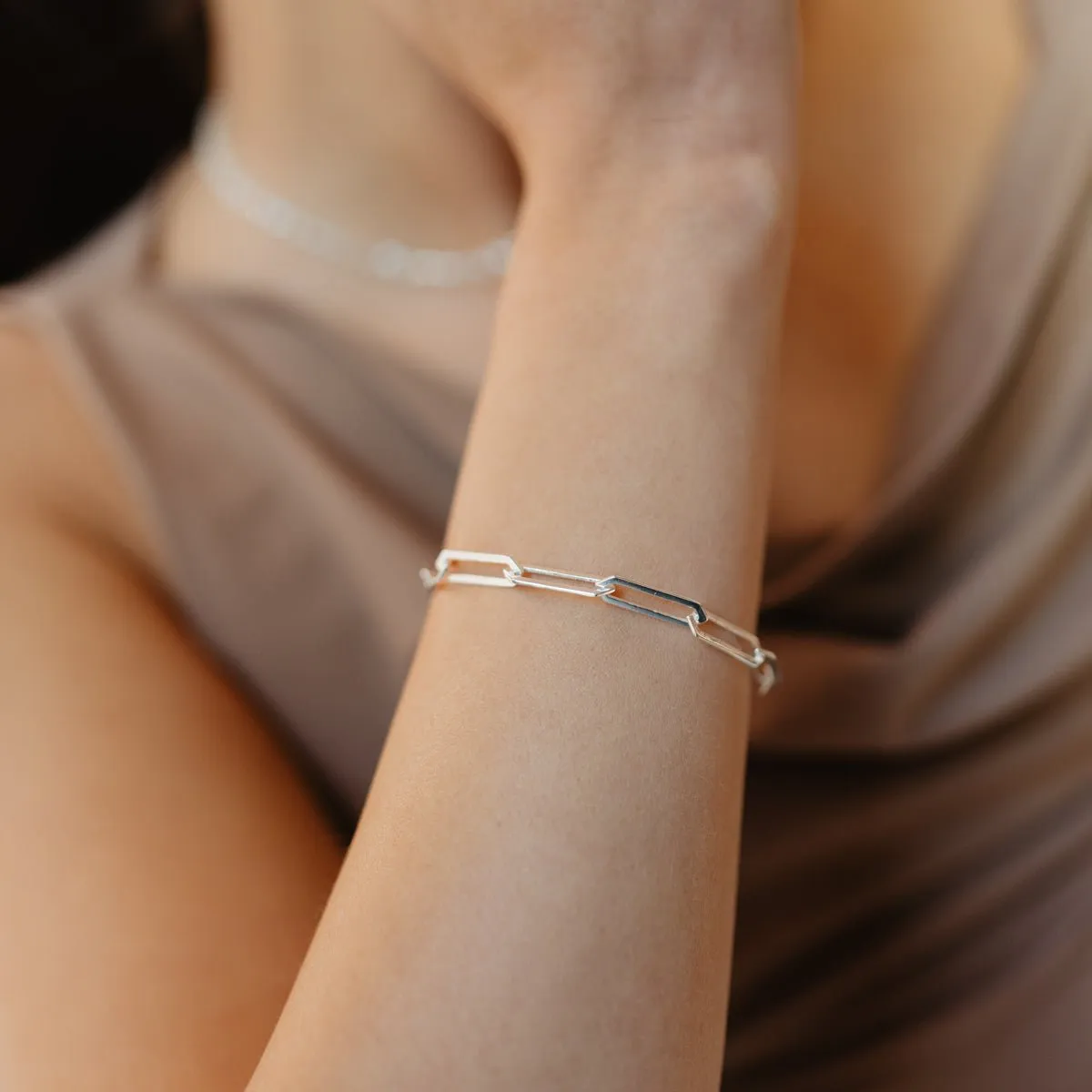 LUXE POISE OVAL BRACELET - SILVER